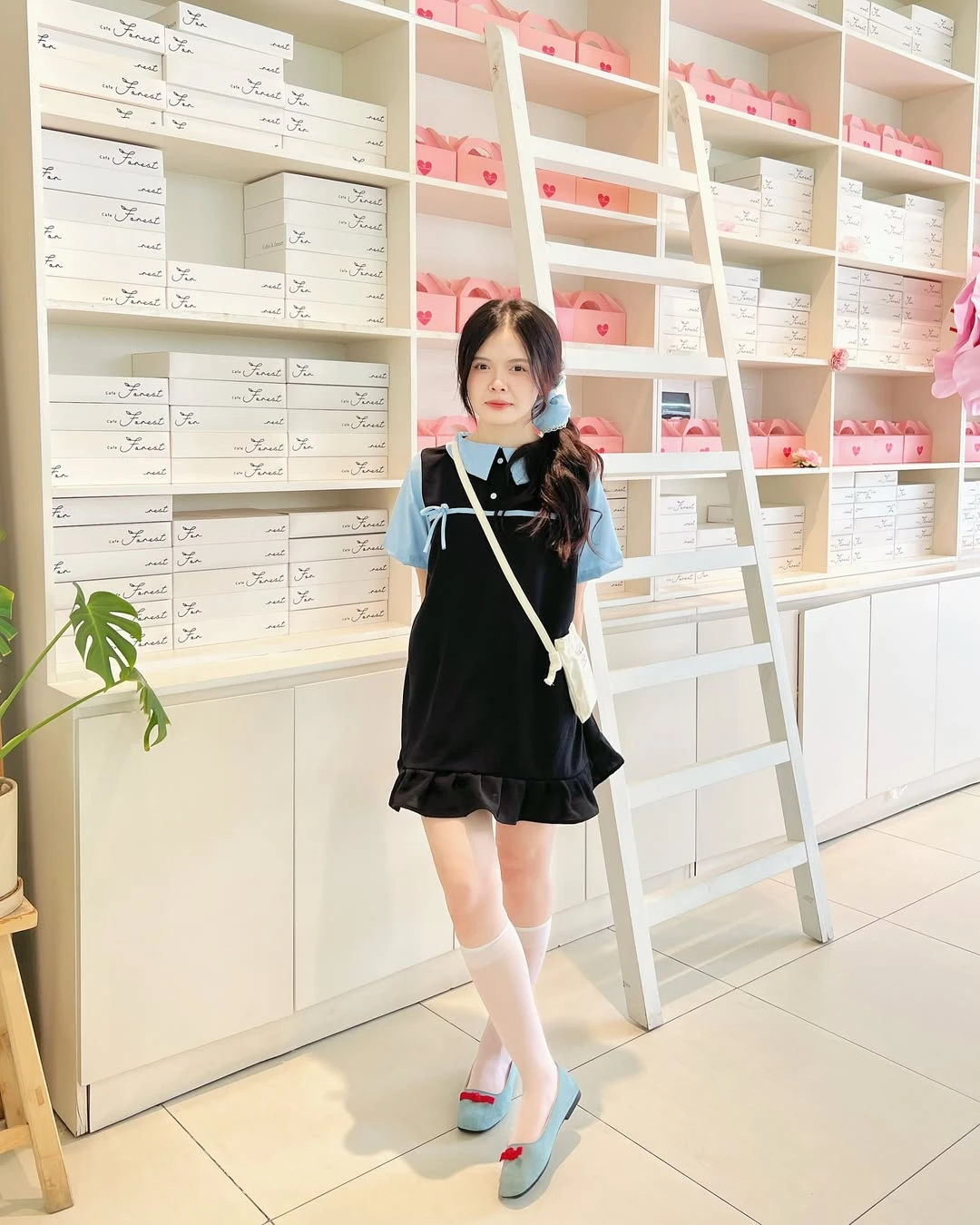 Đầm babydoll đen phối xanh dương