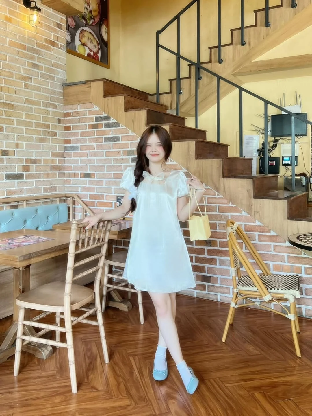 Đầm babydoll trắng voan đính nơ