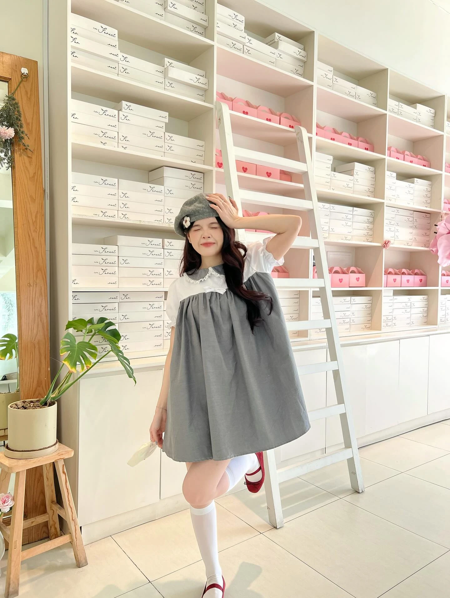 Đầm babydoll xám phối trắng bèo