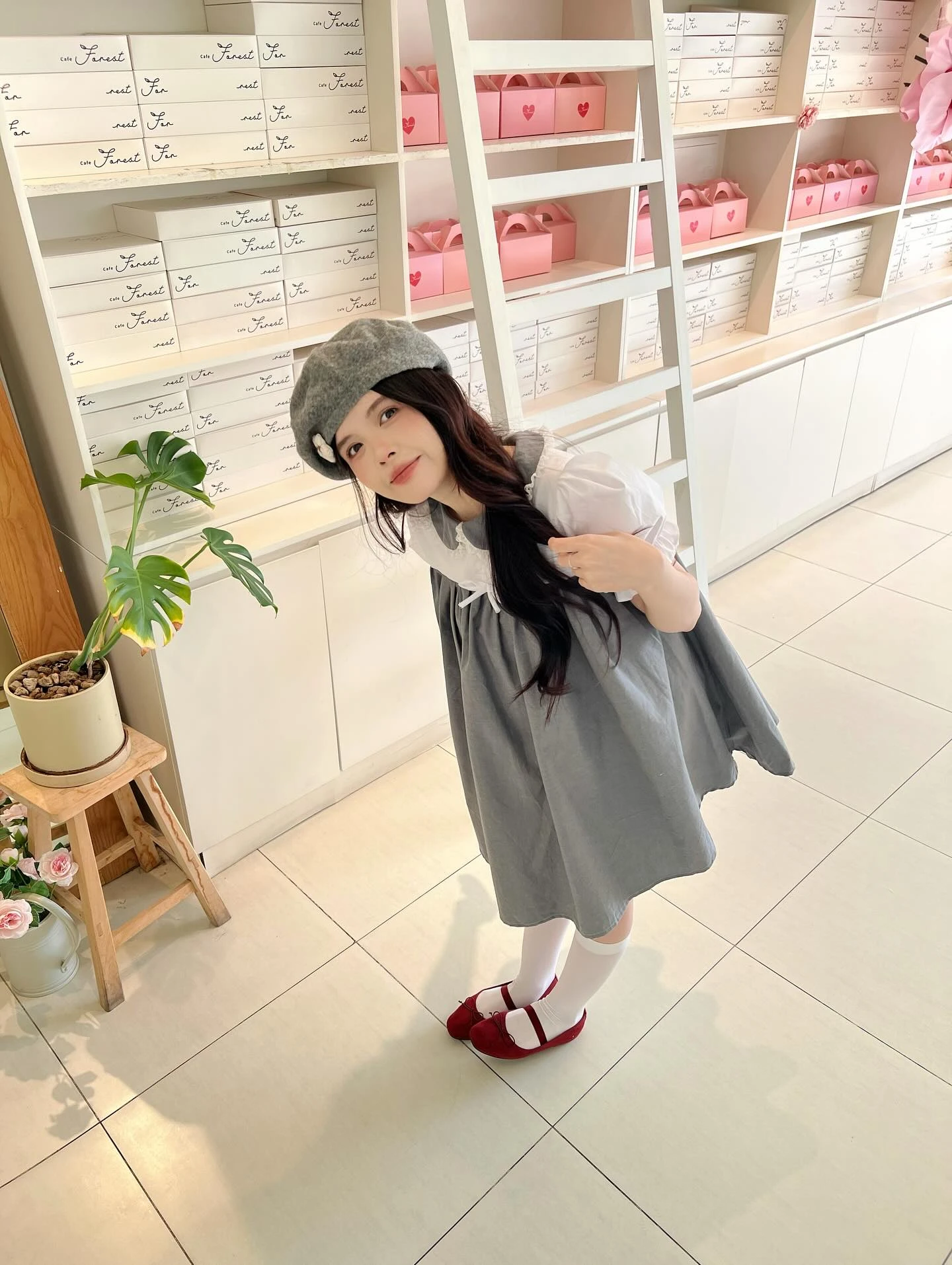 Đầm babydoll xám phối trắng bèo