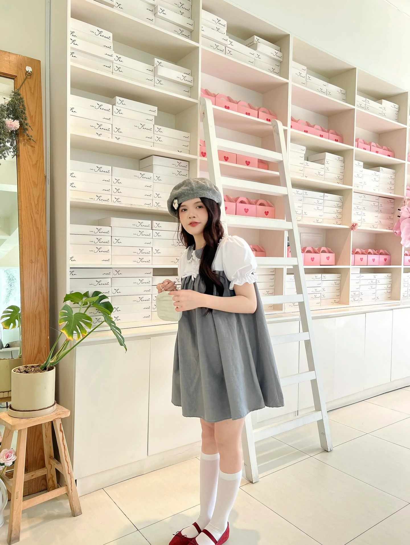 Đầm babydoll xám phối trắng bèo