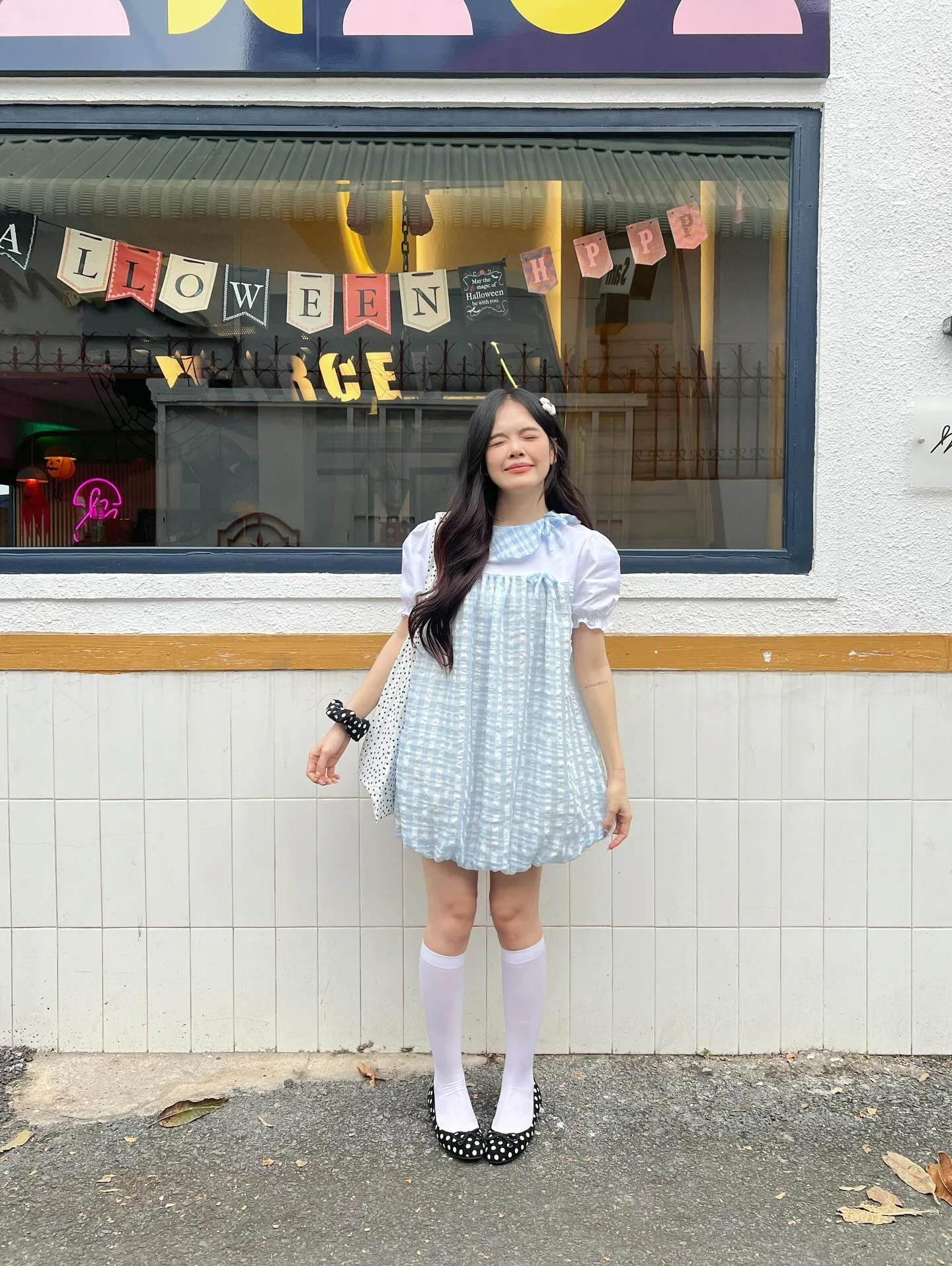 Đầm babydoll caro xanh dương tùng bí phối trắng