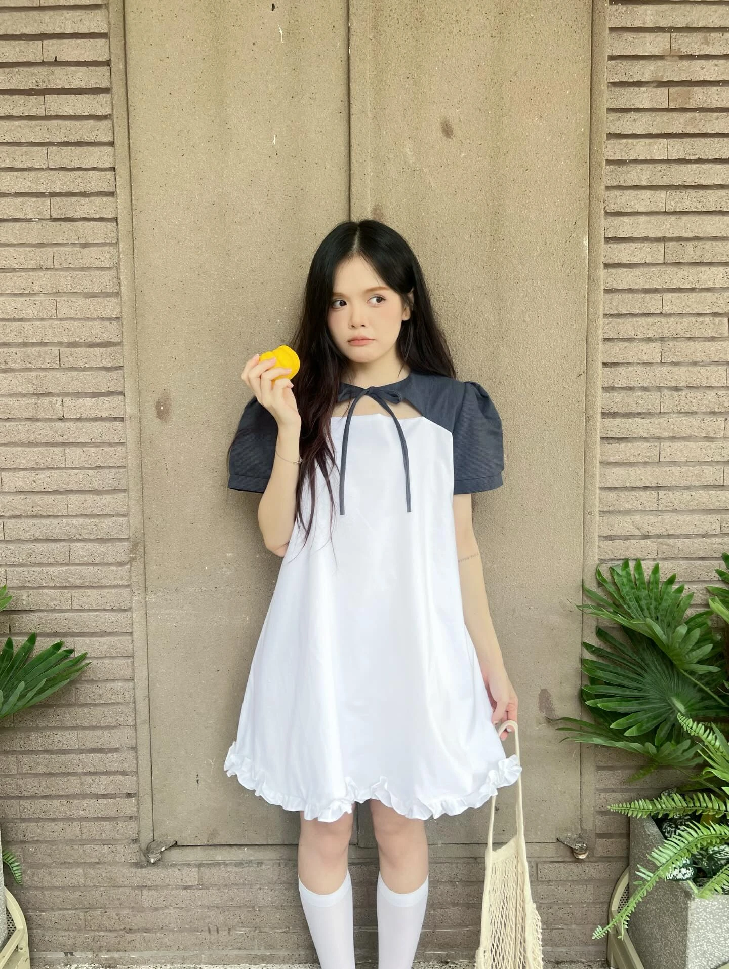 Đầm babydoll trắng phối tây caro xanh