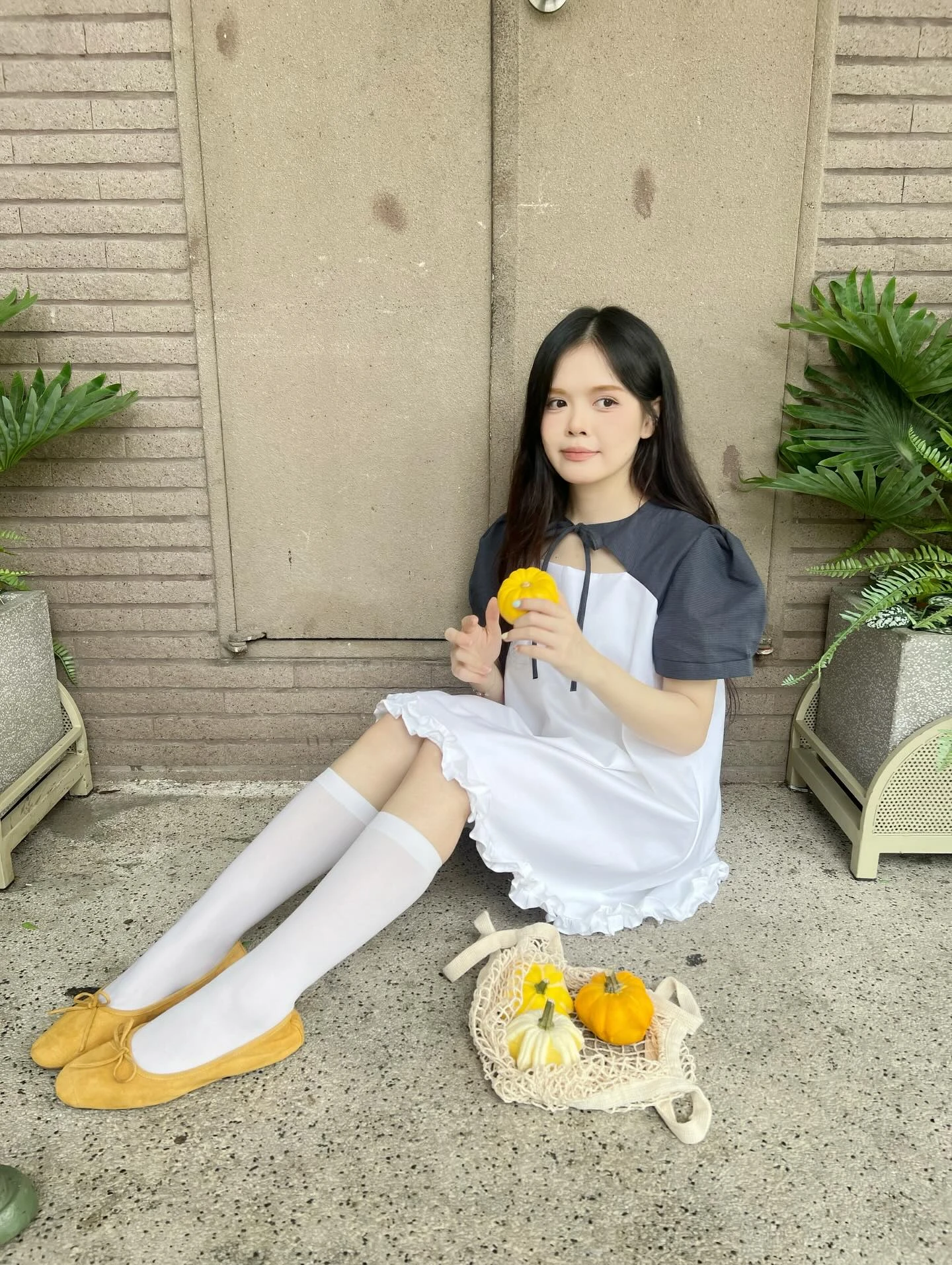 Đầm babydoll trắng phối tây caro xanh