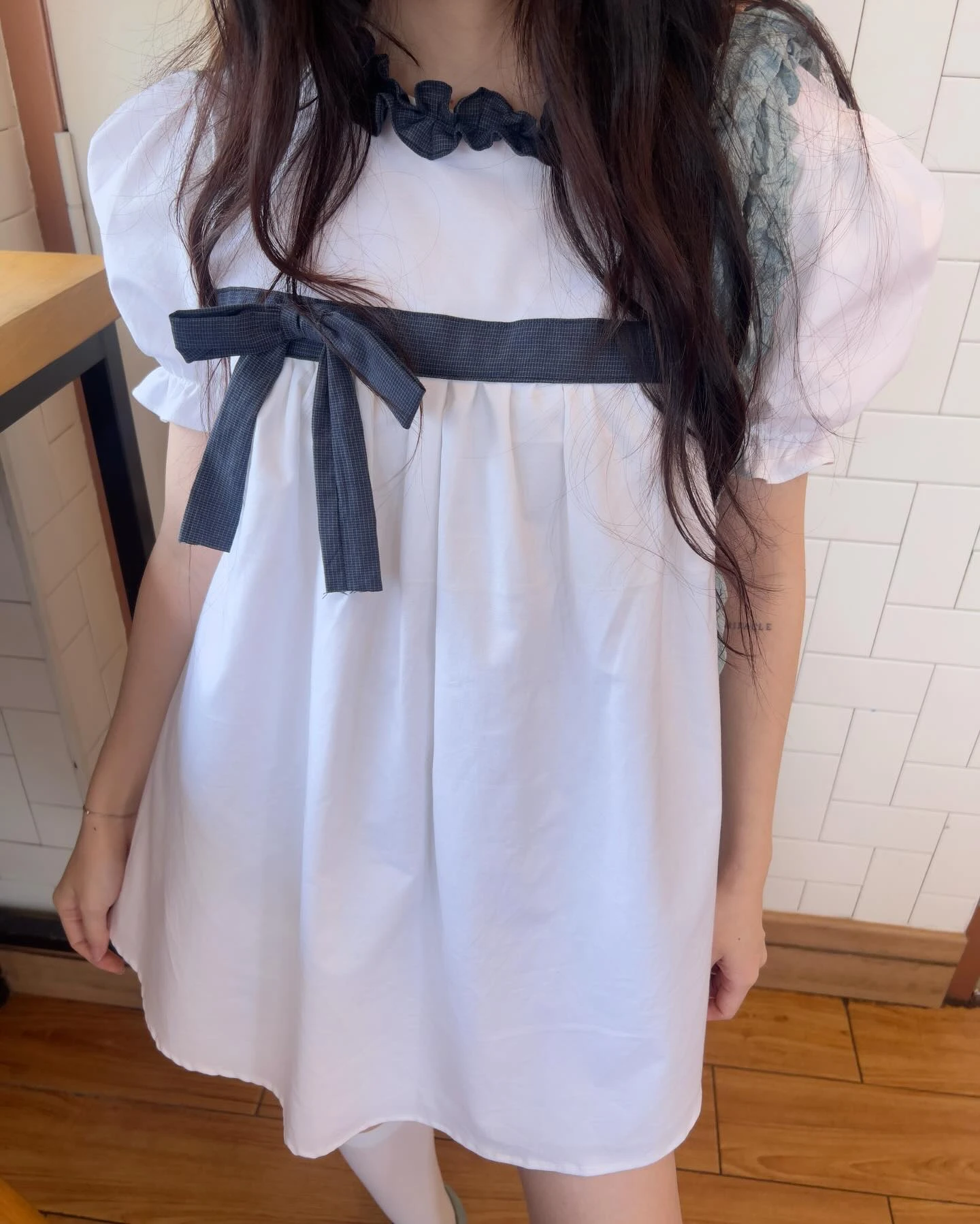 Đầm babydoll trắng phối caro xanh line giữa