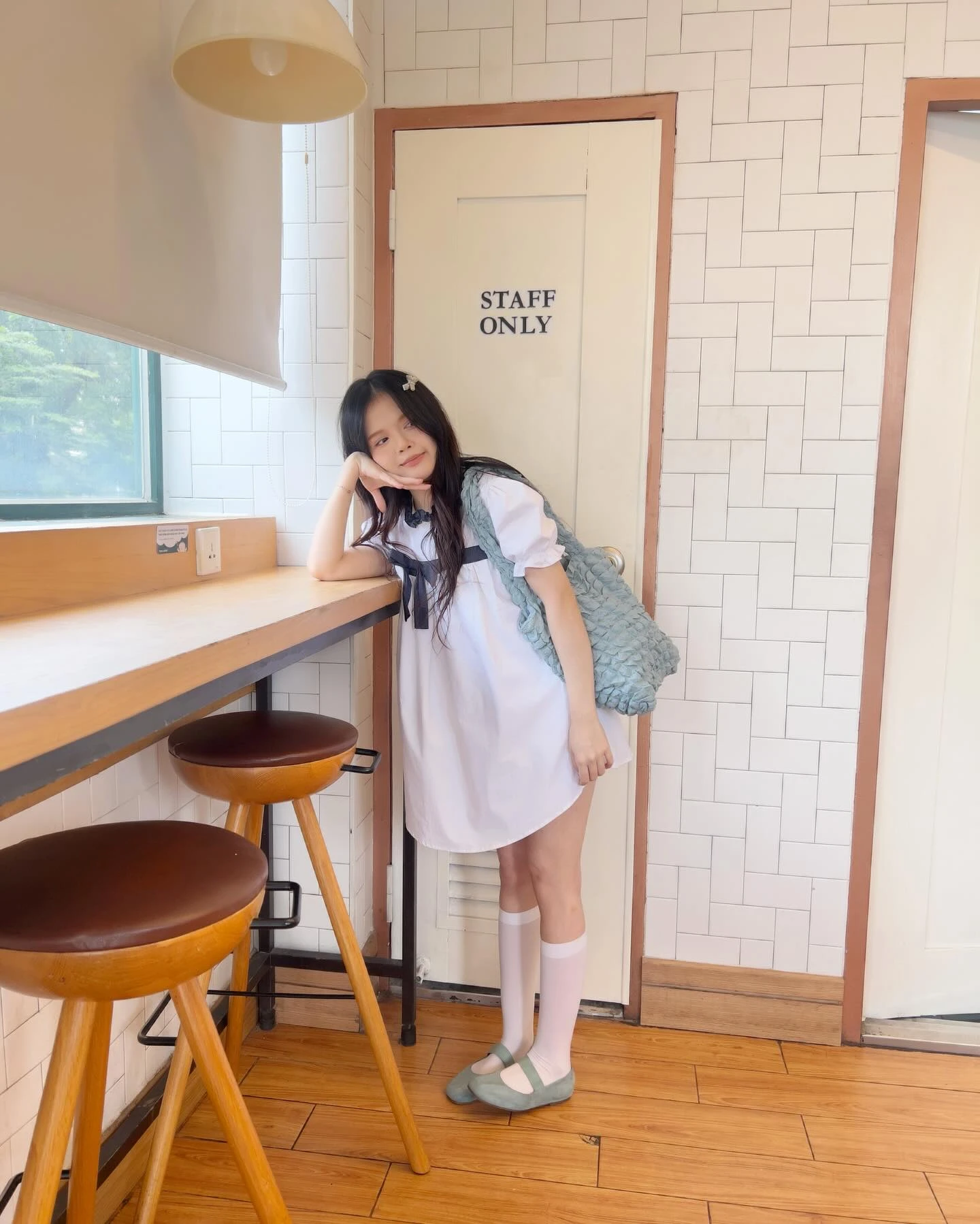 Đầm babydoll trắng phối caro xanh line giữa