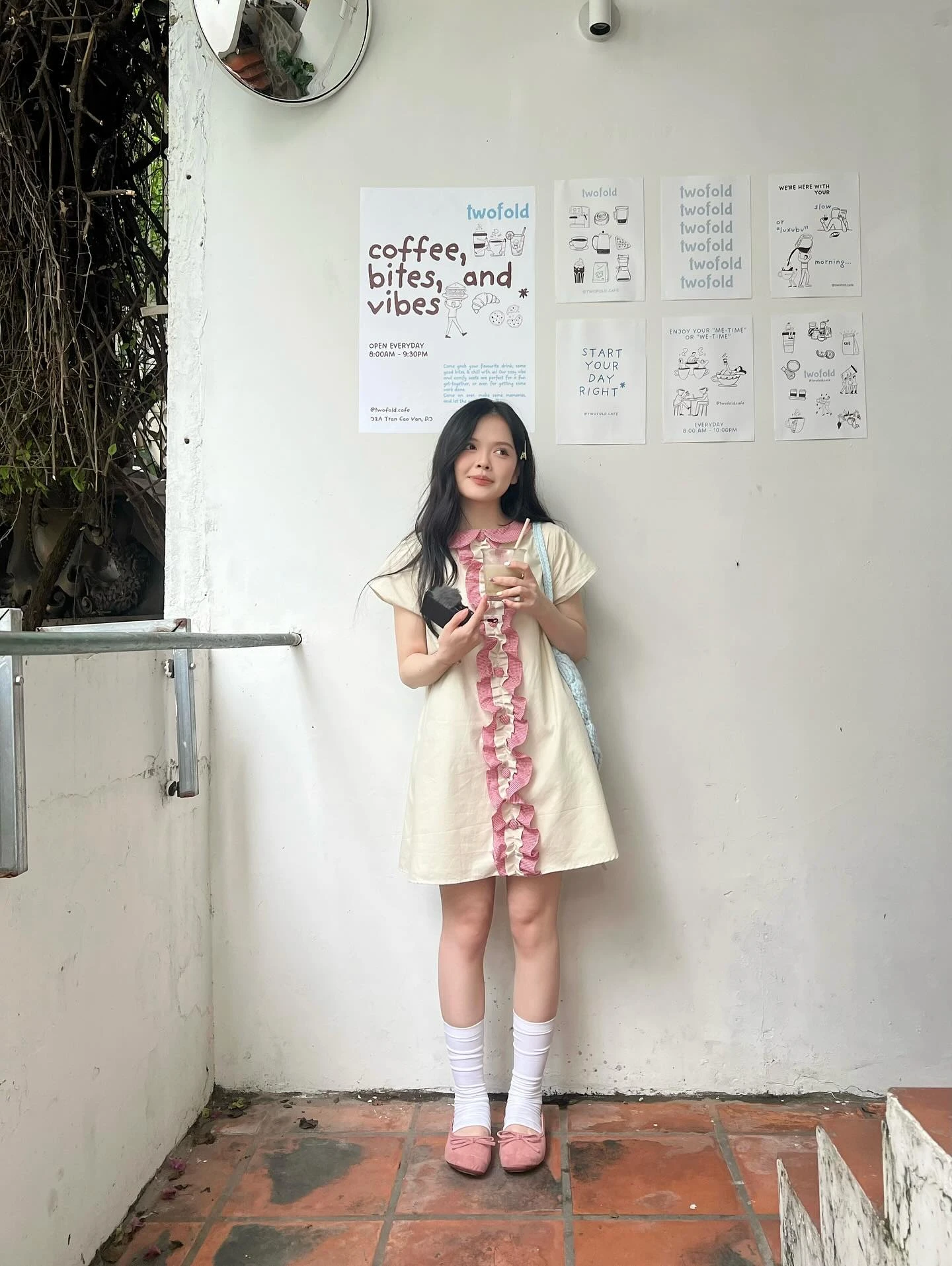 Đầm babydoll kem phối bèo caro đỏ