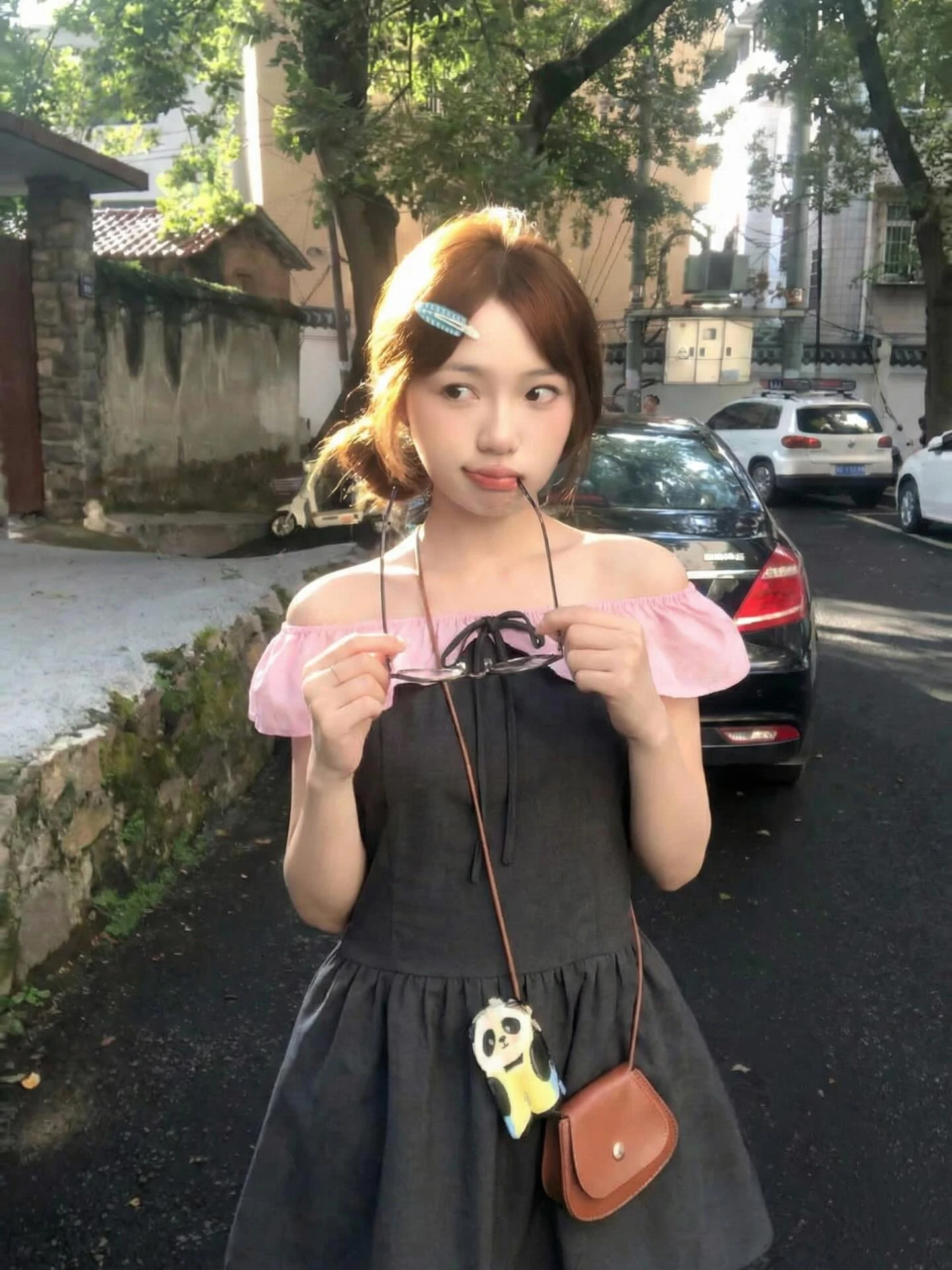 Đầm babydoll xám than phối hồng trễ vai