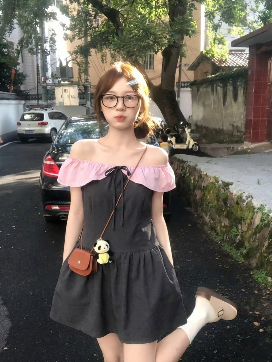 Đầm babydoll xám than phối hồng trễ vai