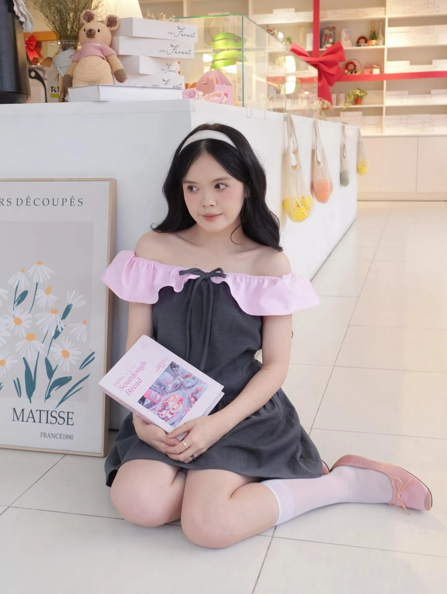 Đầm babydoll xám than phối hồng trễ vai