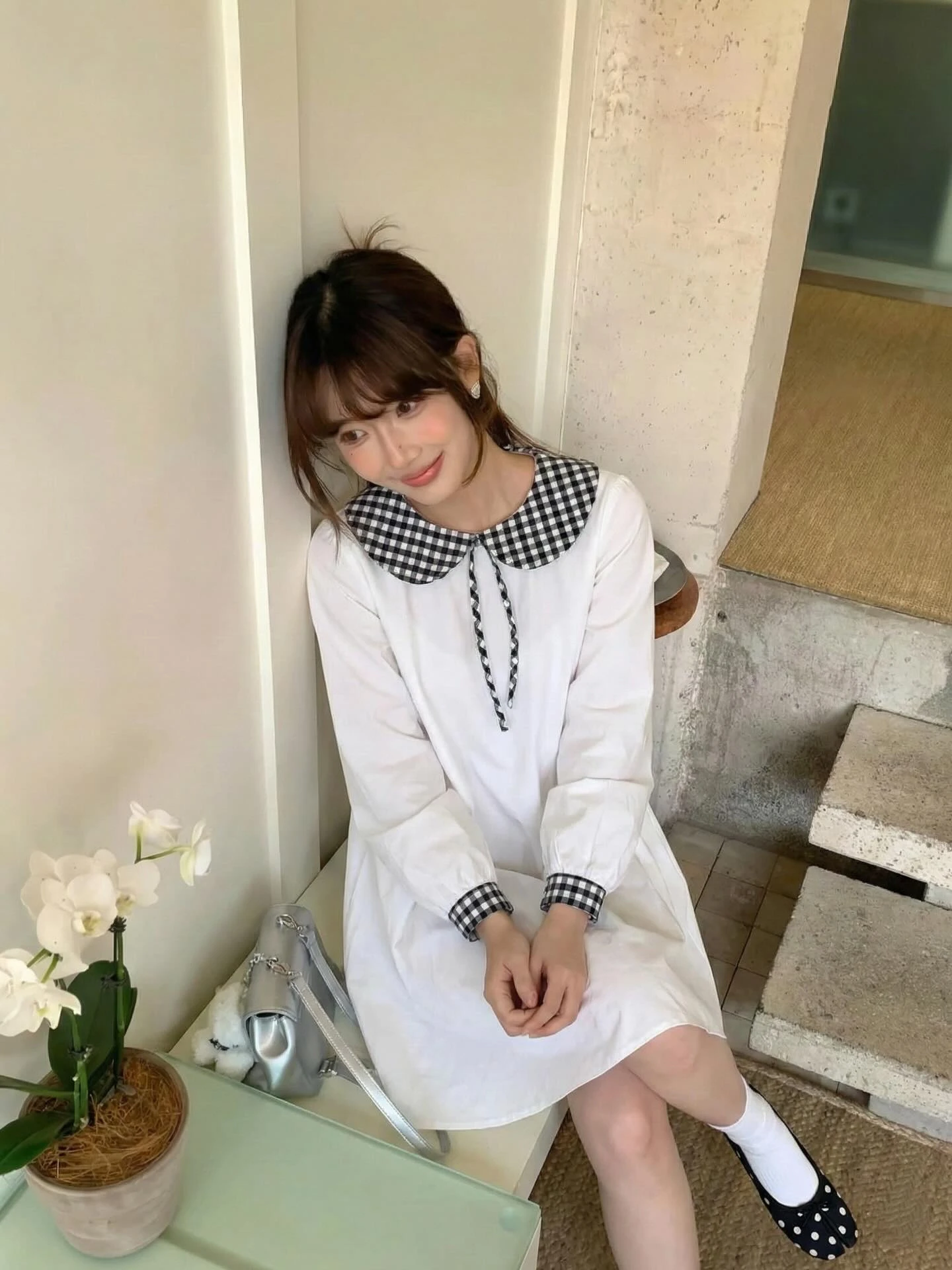 Đầm babydoll trắng phối caro đen tay dài