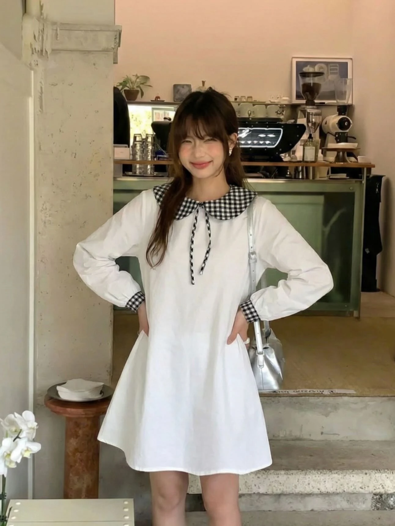 Đầm babydoll trắng phối caro đen tay dài