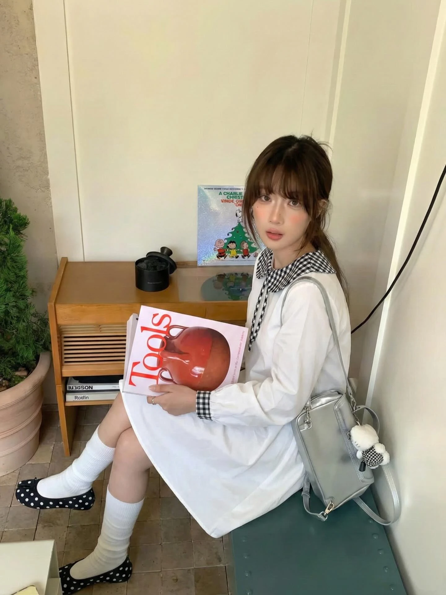 Đầm babydoll trắng phối caro đen tay dài