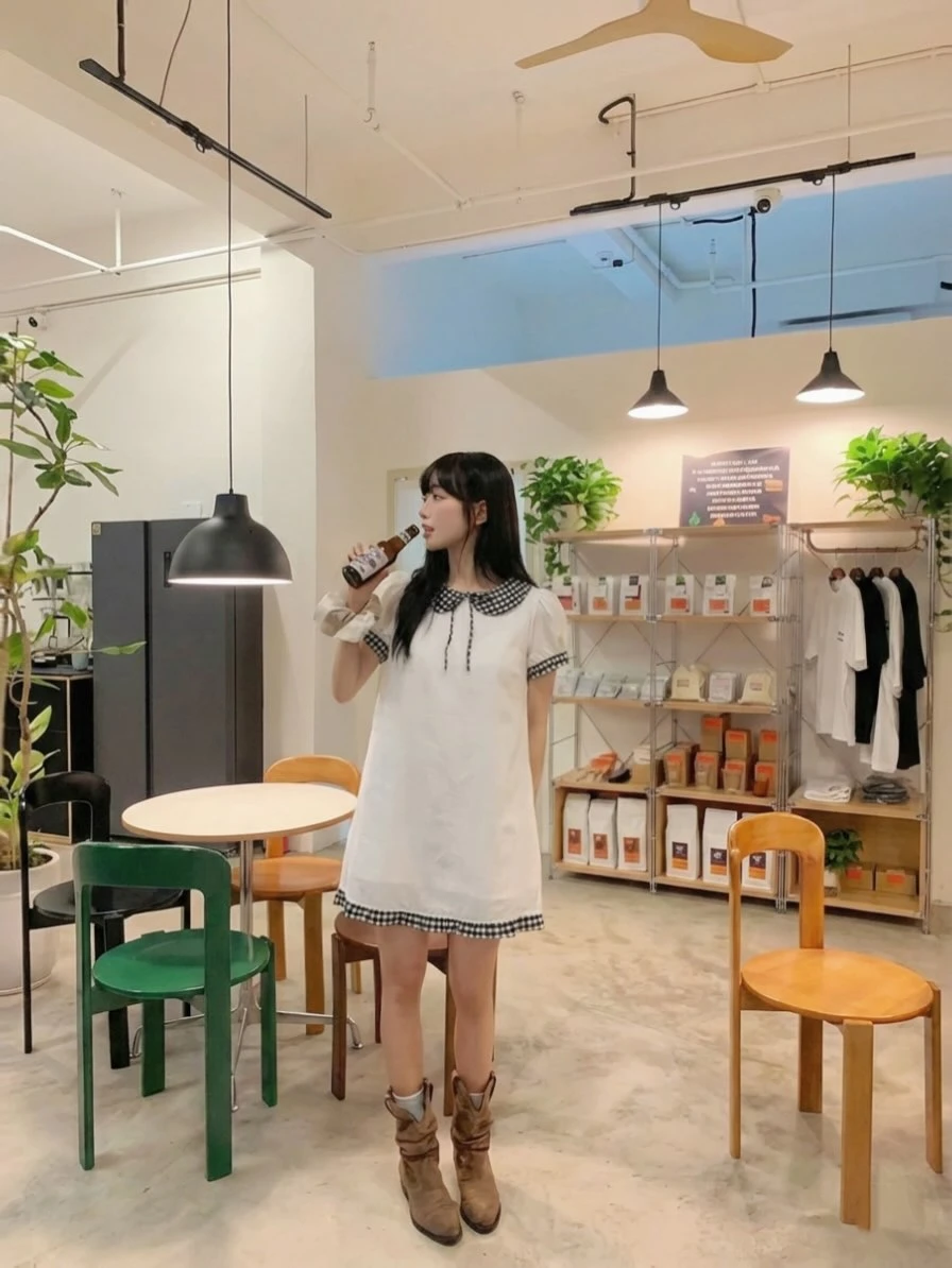 Đầm babydoll trắng phối caro đen tay bèo nơ