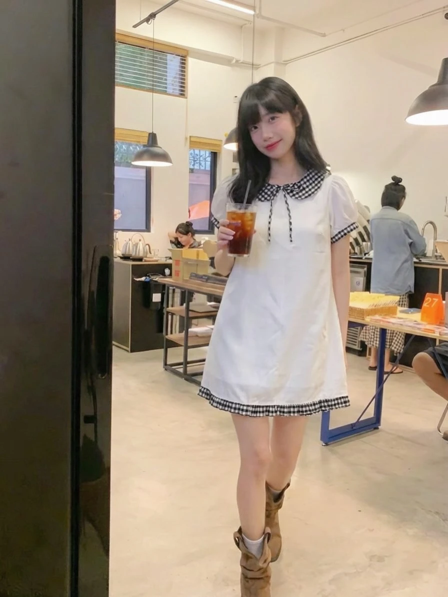 Đầm babydoll trắng phối caro đen tay bèo nơ