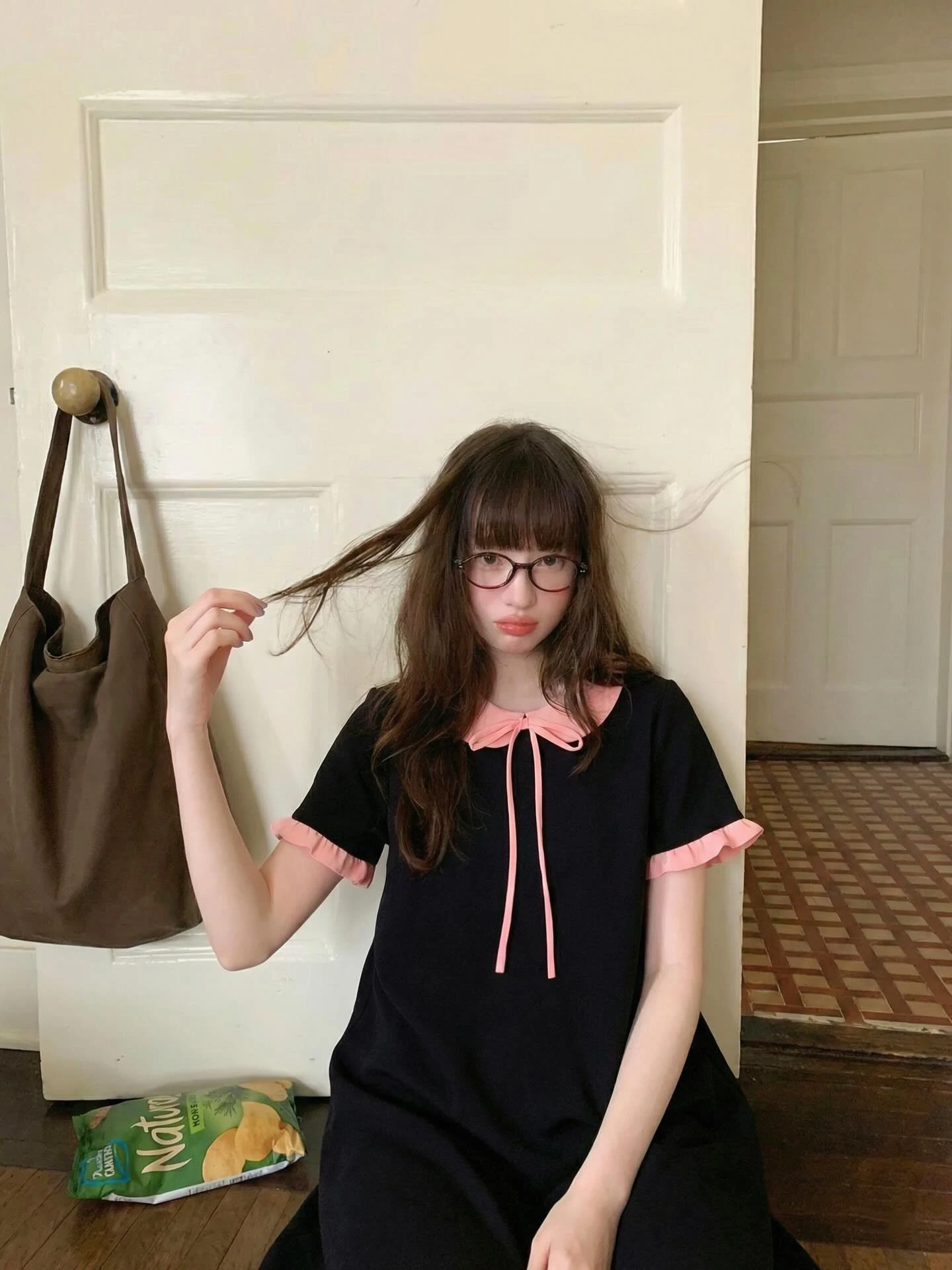 Đầm babydoll đen phối hồng bèo