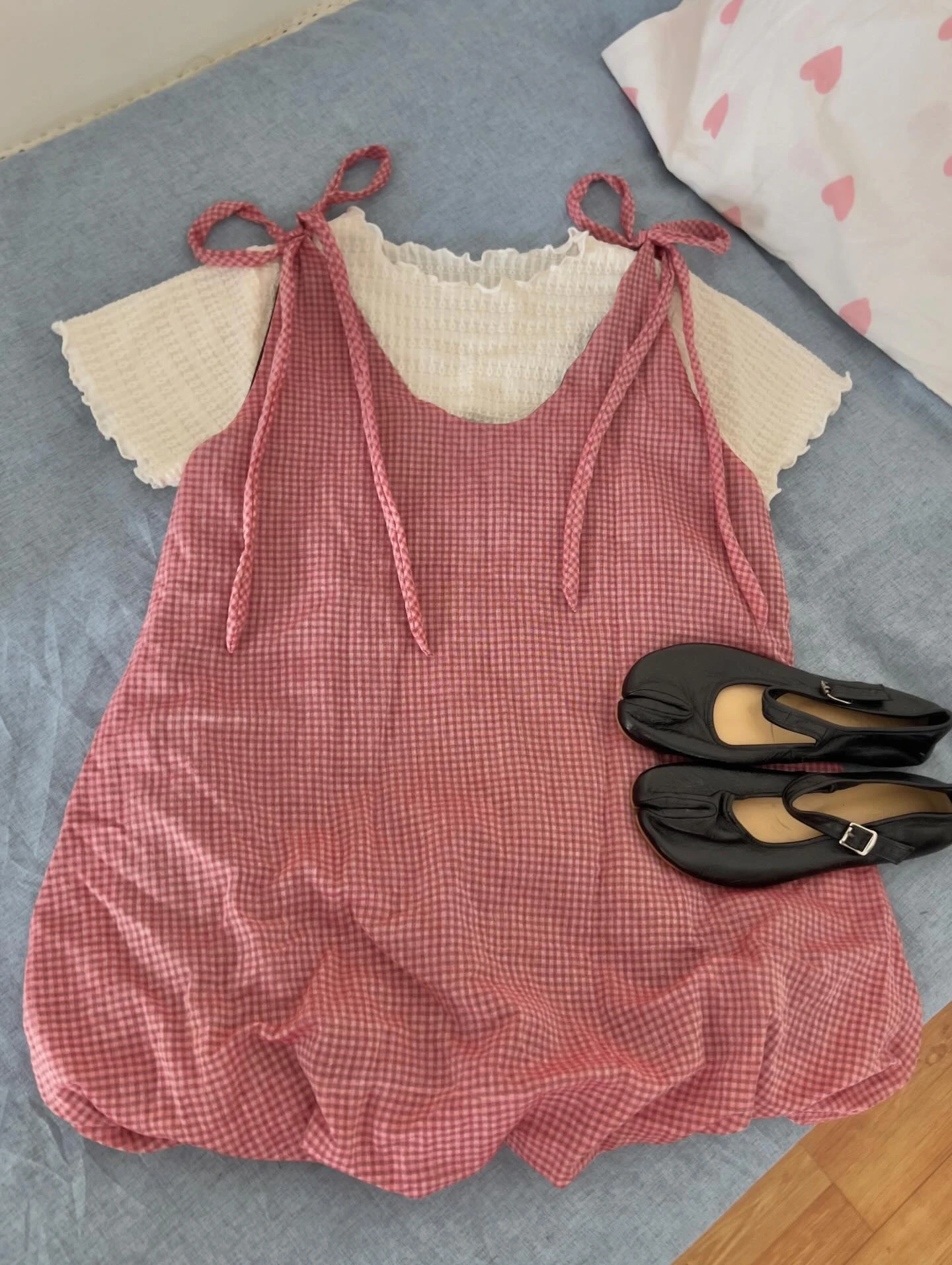  Set babydoll yếm caro đỏ tùng bí, áo kem tổ ong 