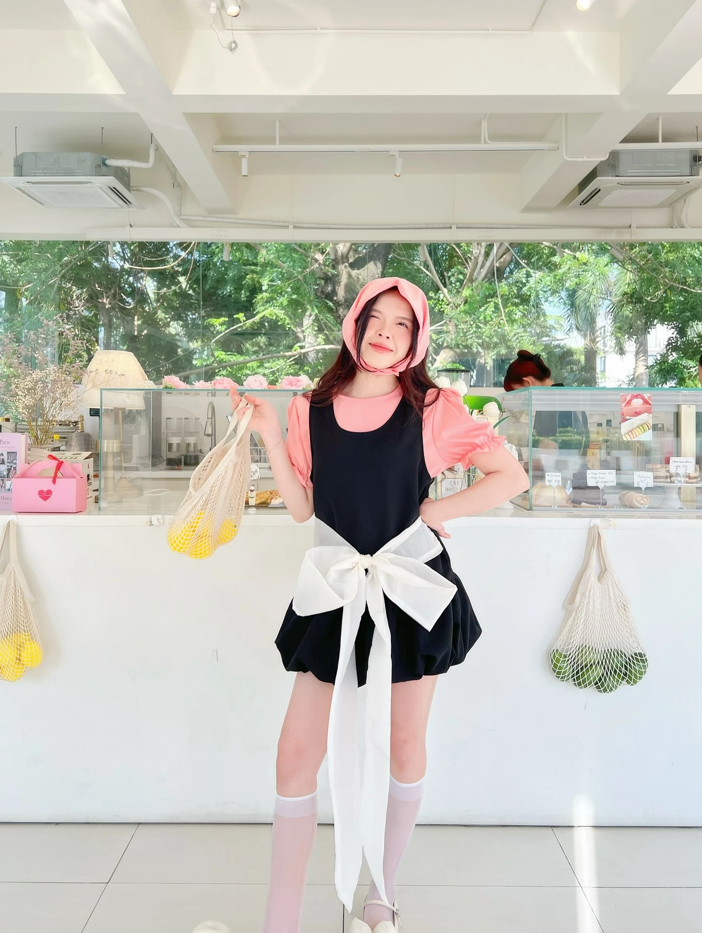 Set babydoll áo hồng + yếm đen nơ trắng kèm khăn turban