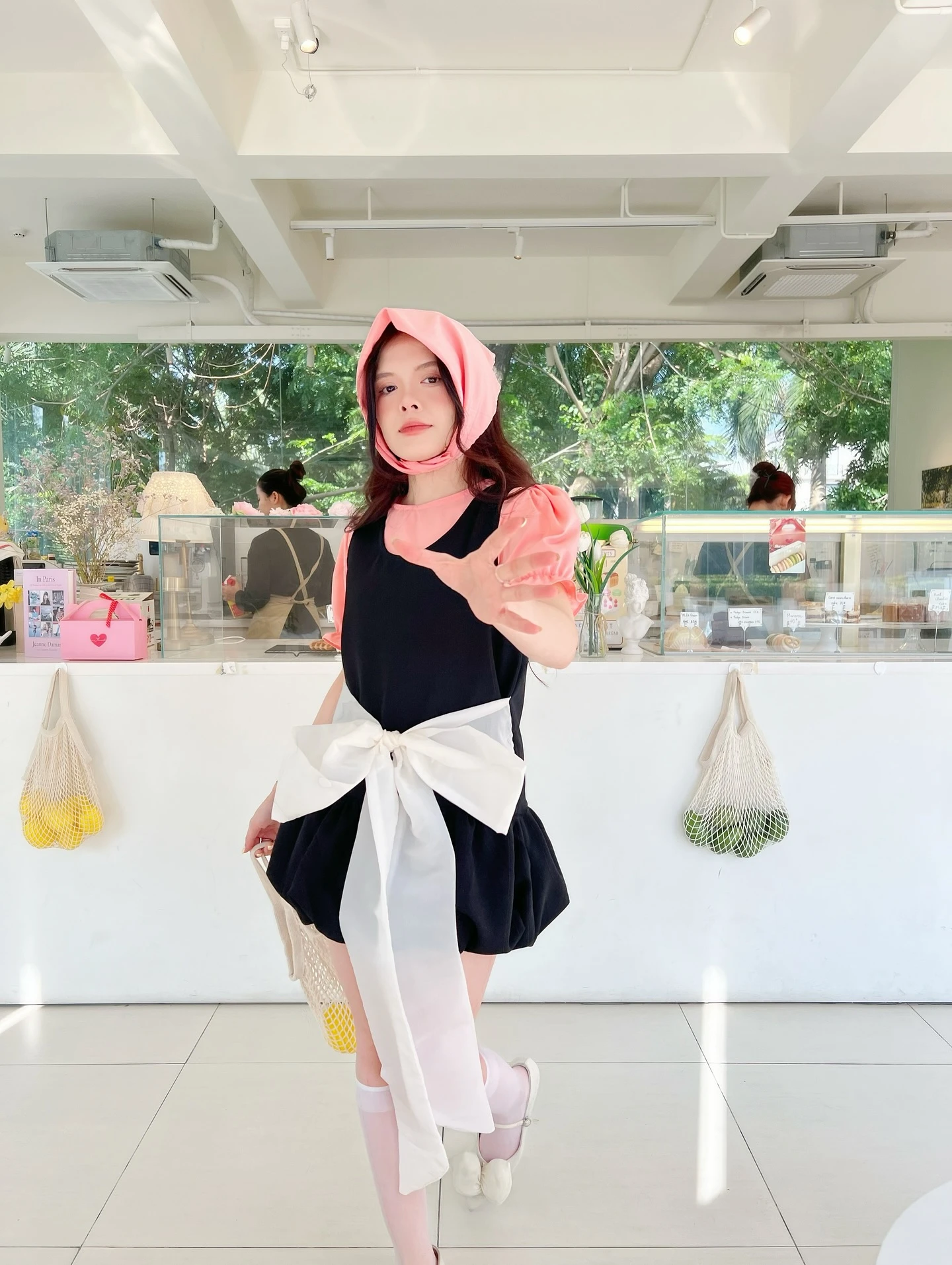 Set babydoll áo hồng + yếm đen nơ trắng kèm khăn turban