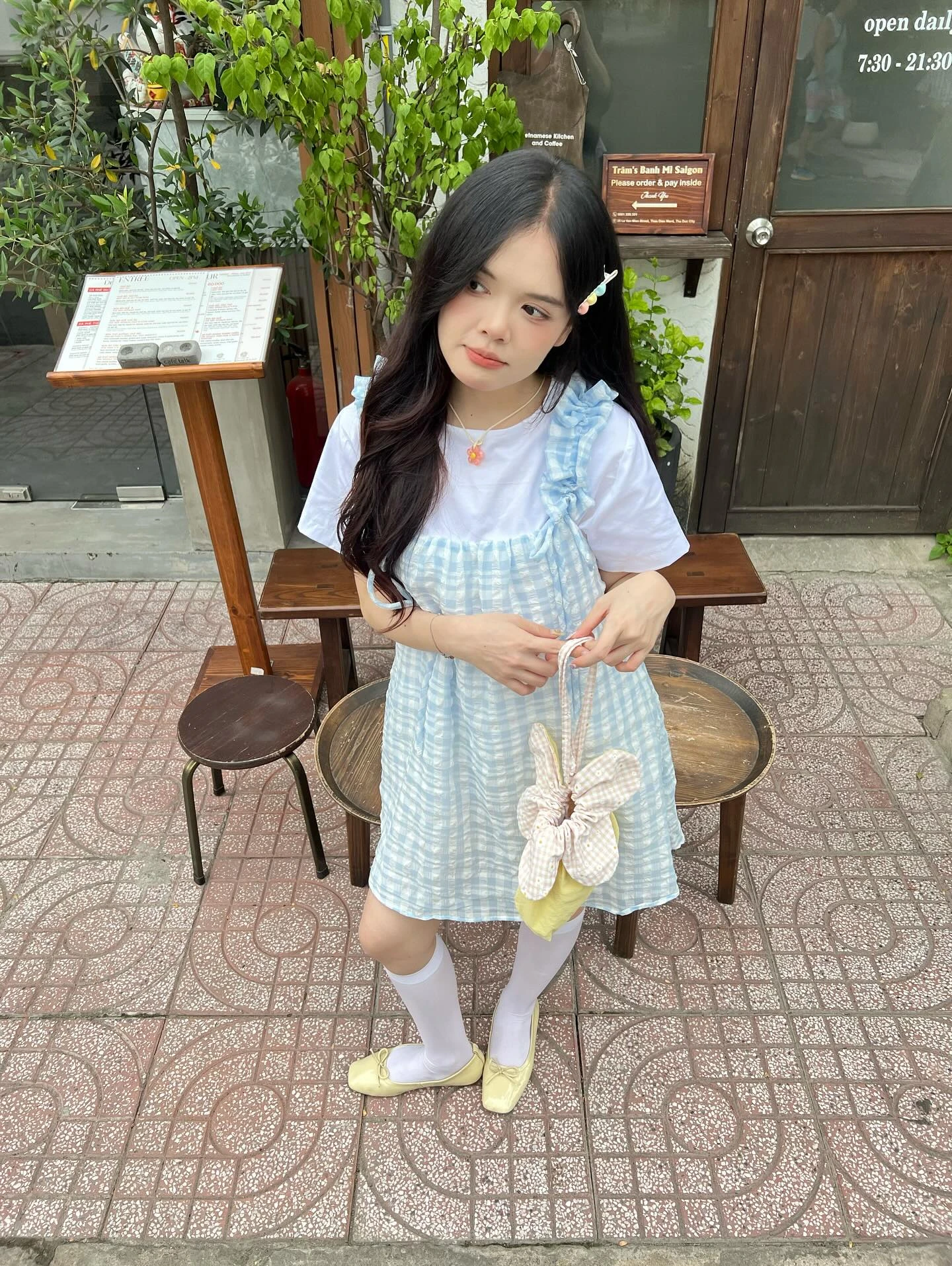 Set babydoll caro xanh nhạt, áo trắng phối 2 dây bèo