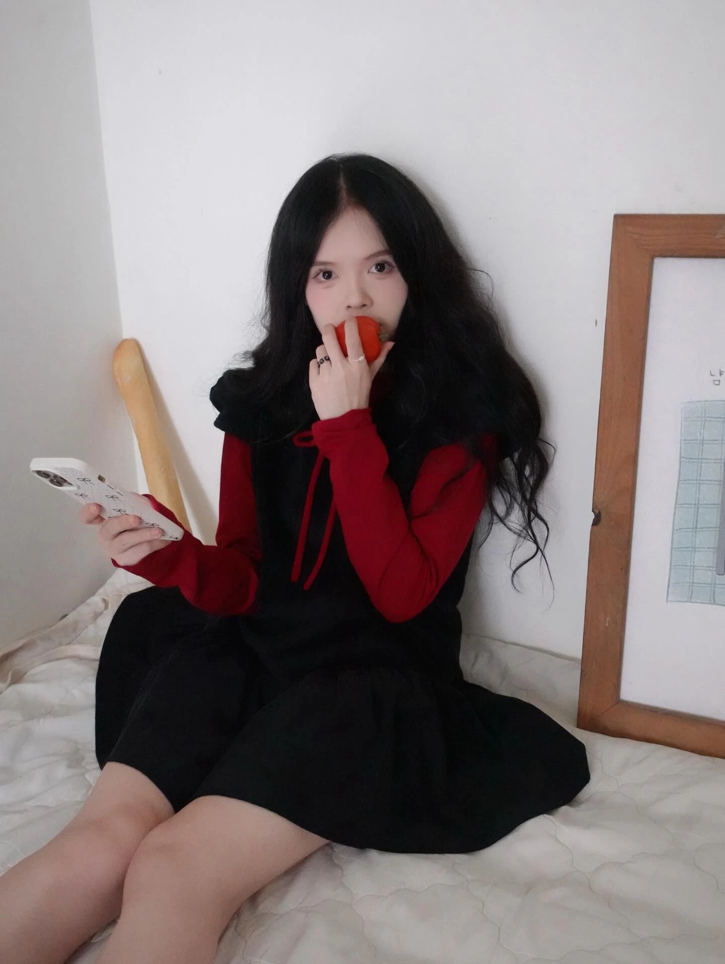 Set babydoll áo thun đỏ tay dài yếm đen