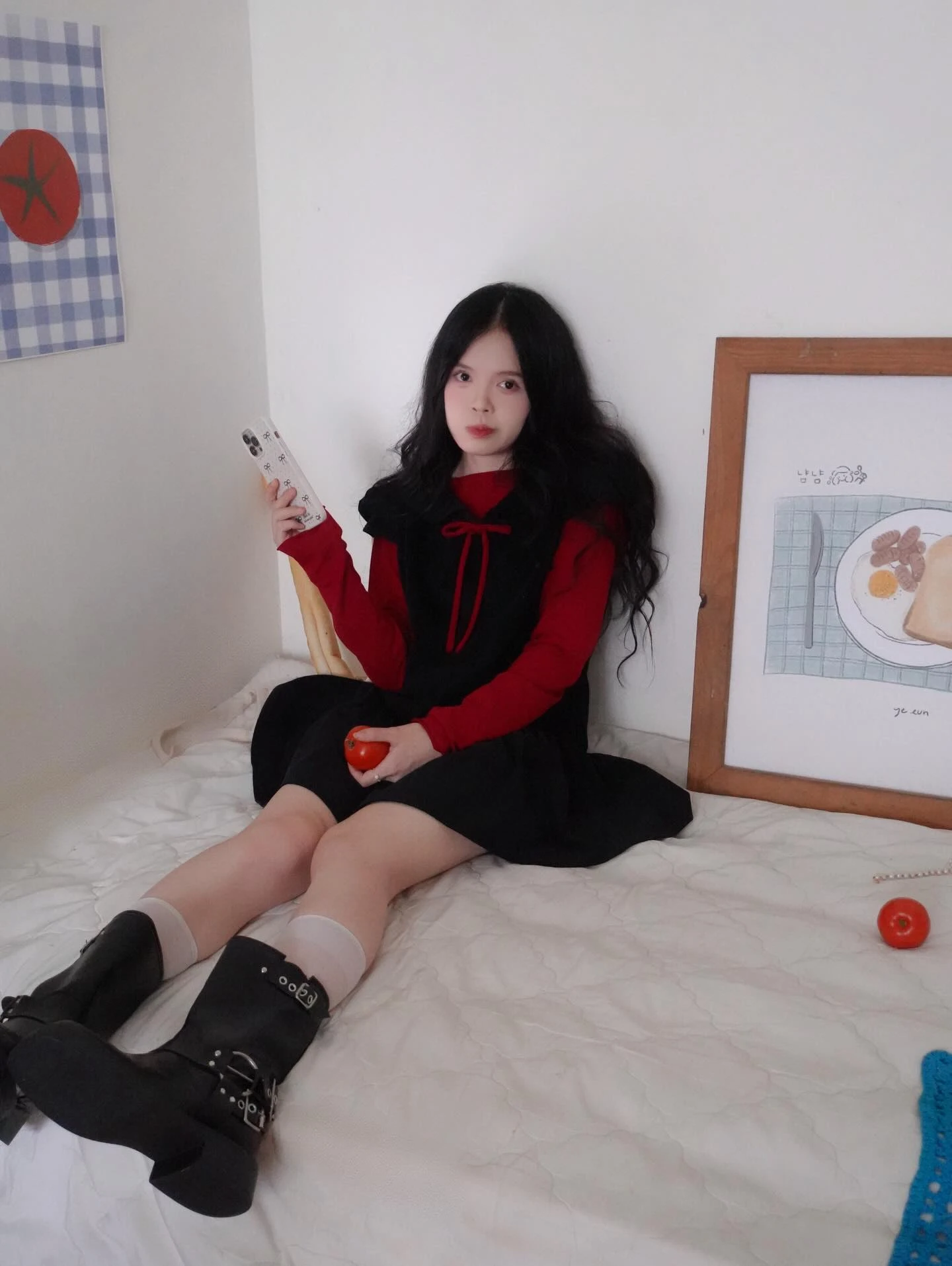 Set babydoll áo thun đỏ tay dài yếm đen