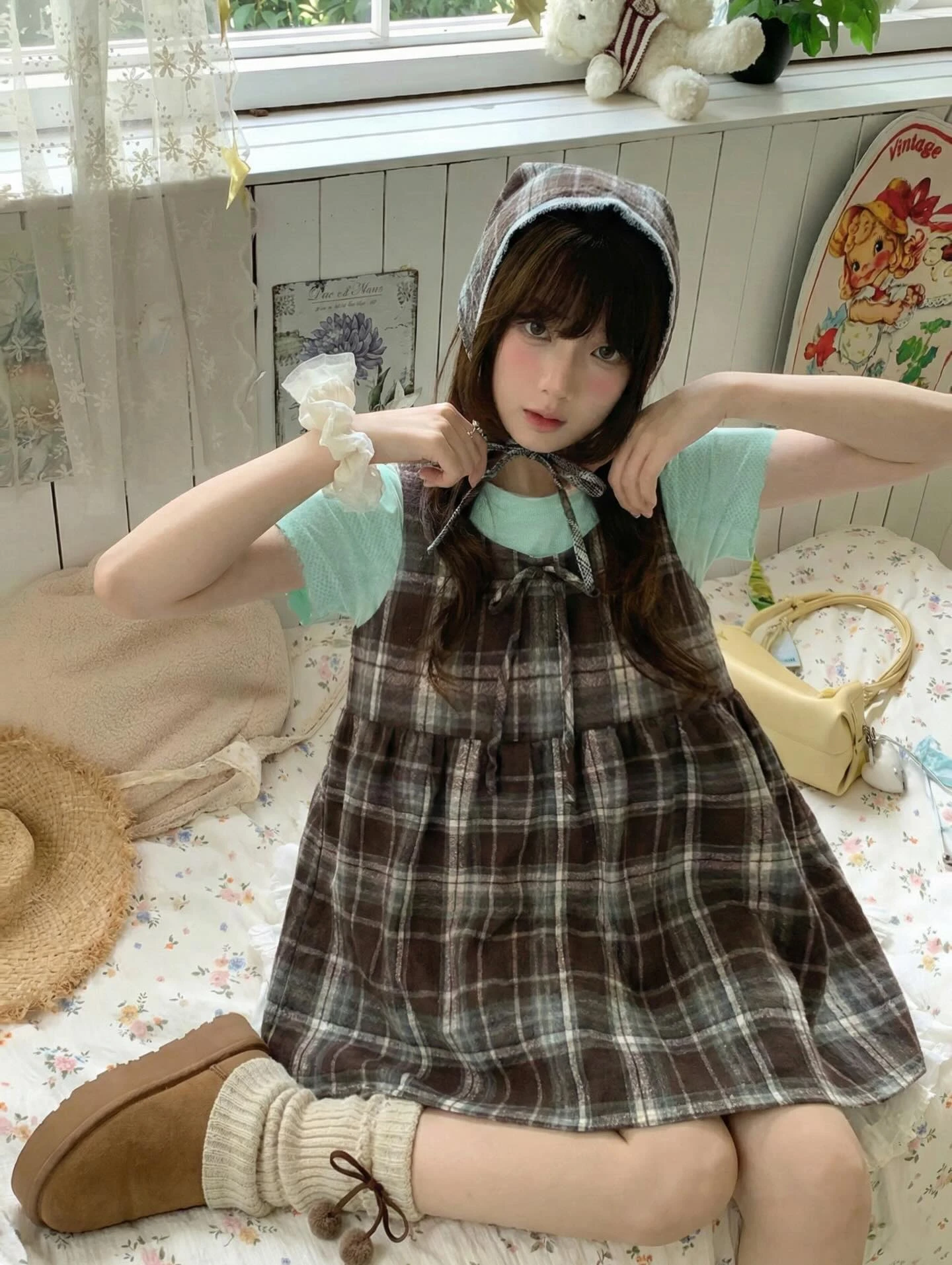 Set babydoll áo thun xanh yếm caro nâu