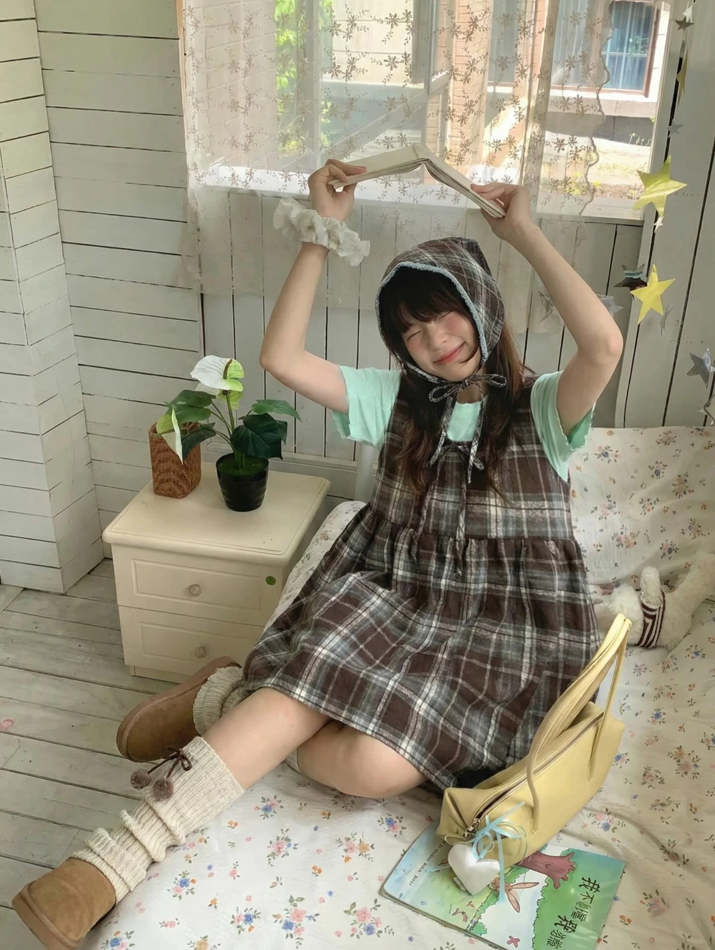 Set babydoll áo thun xanh yếm caro nâu