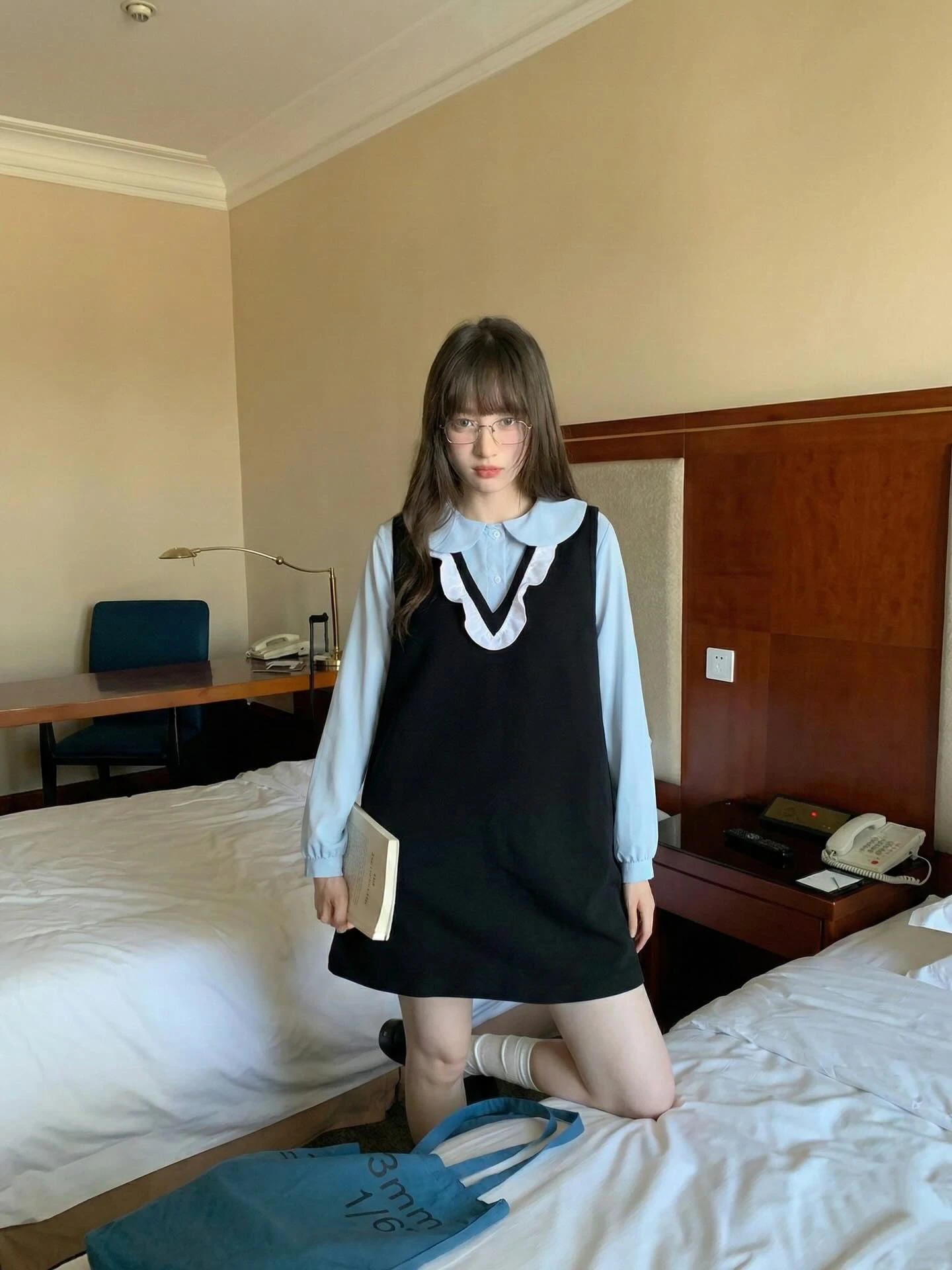 Set babydoll áo xanh sơ mi yếm đen cổ V bèo trắng