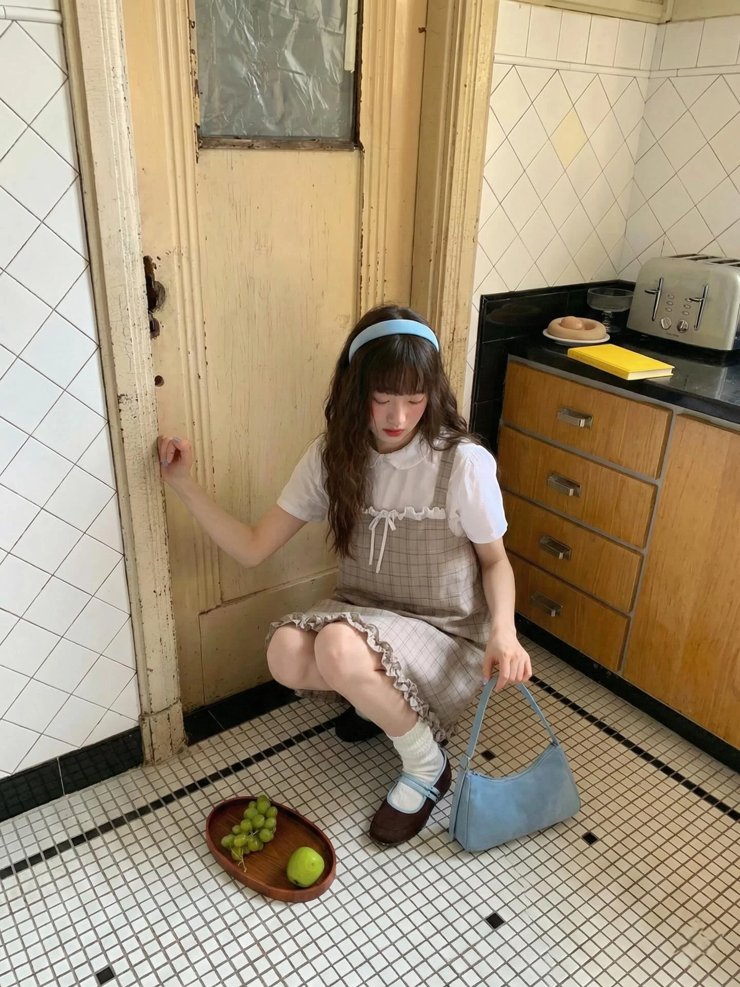 Set babydoll áo trắng yếm caro nâu nhạt