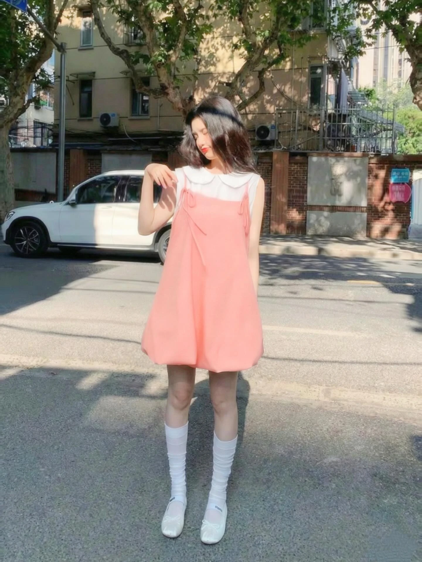 Set babydoll áo trắng sát nách yếm hồng dáng bí