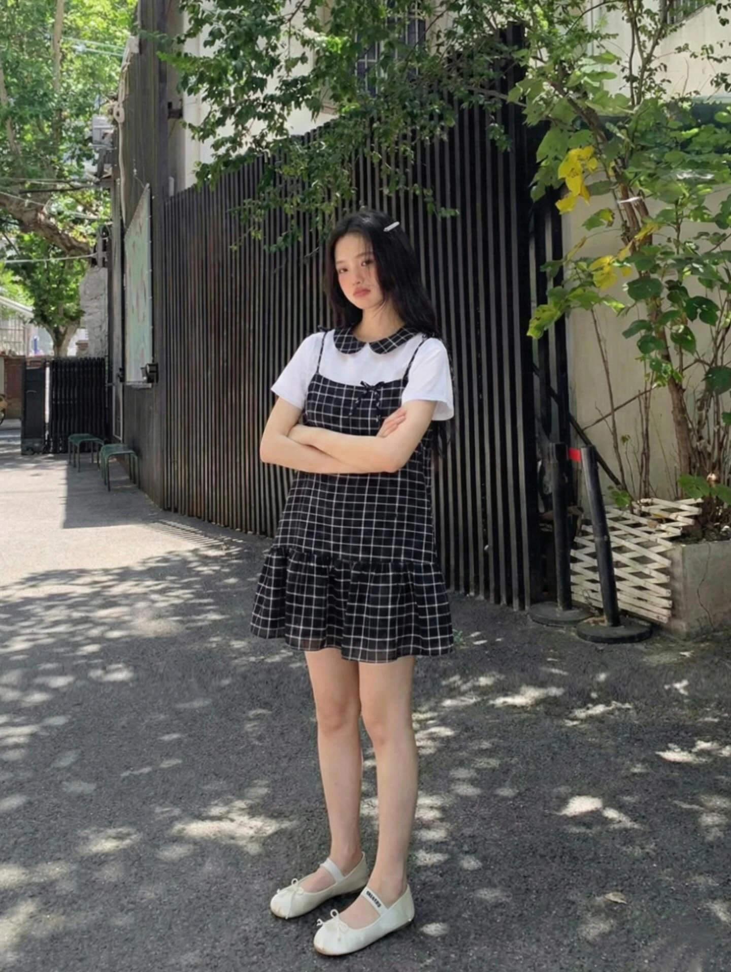 Set áo trắng, cổ + yếm caro đen