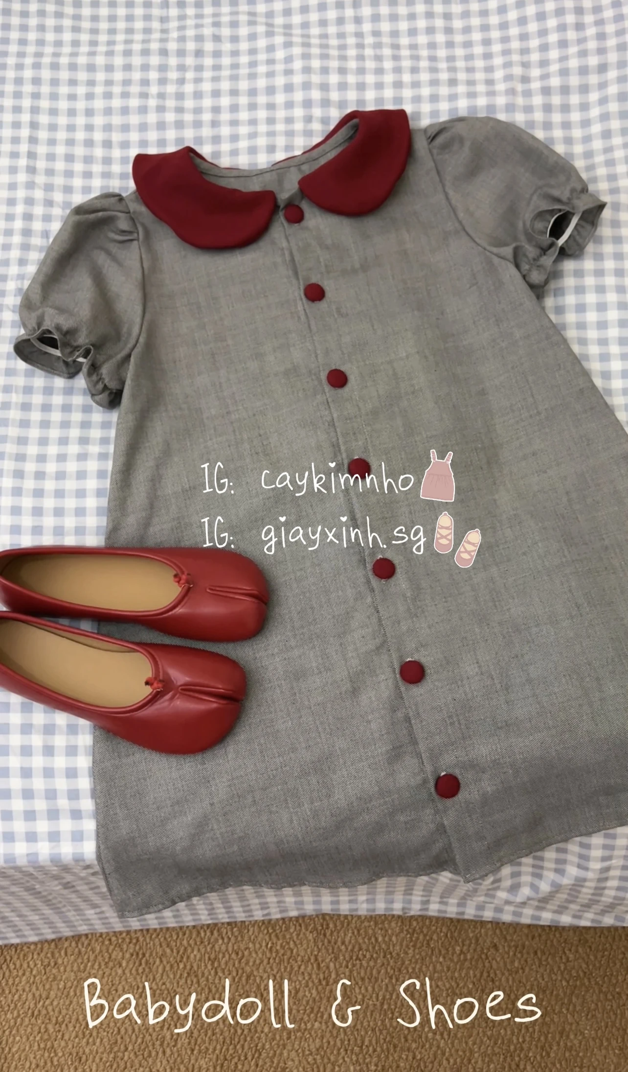 Đầm babydoll xám đậm phối cổ nút đỏ 