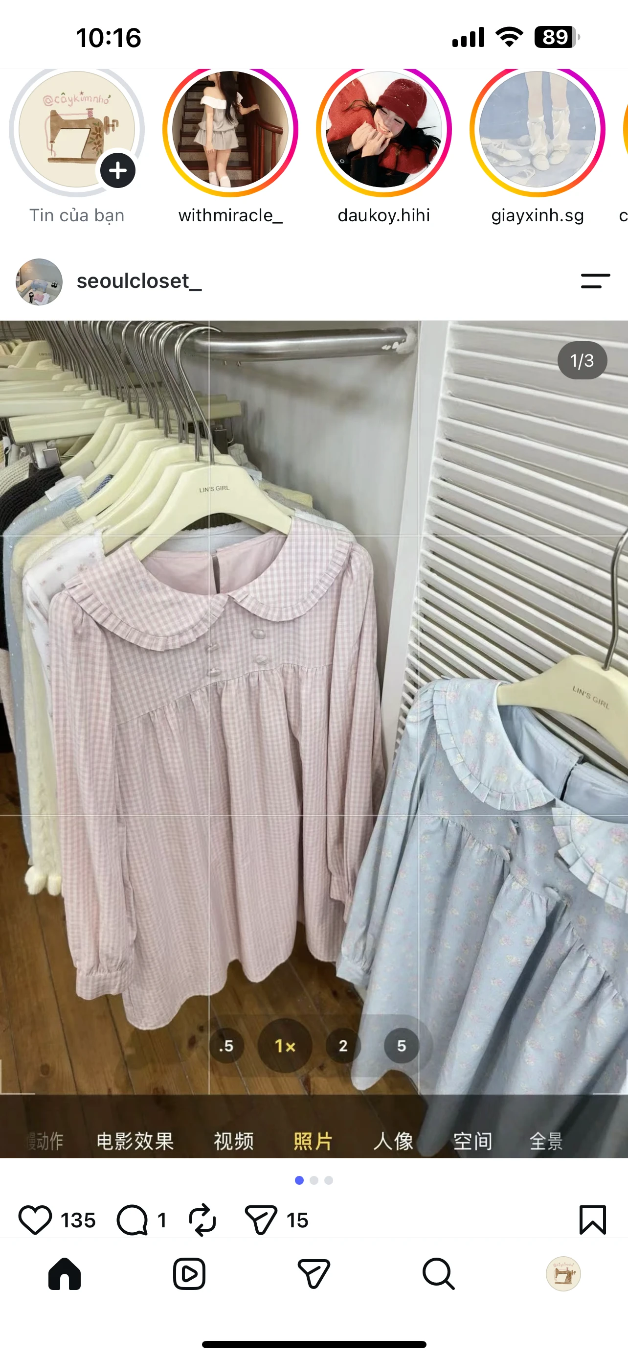 Đầm babydoll vàng phối bèo cổ tay trắng