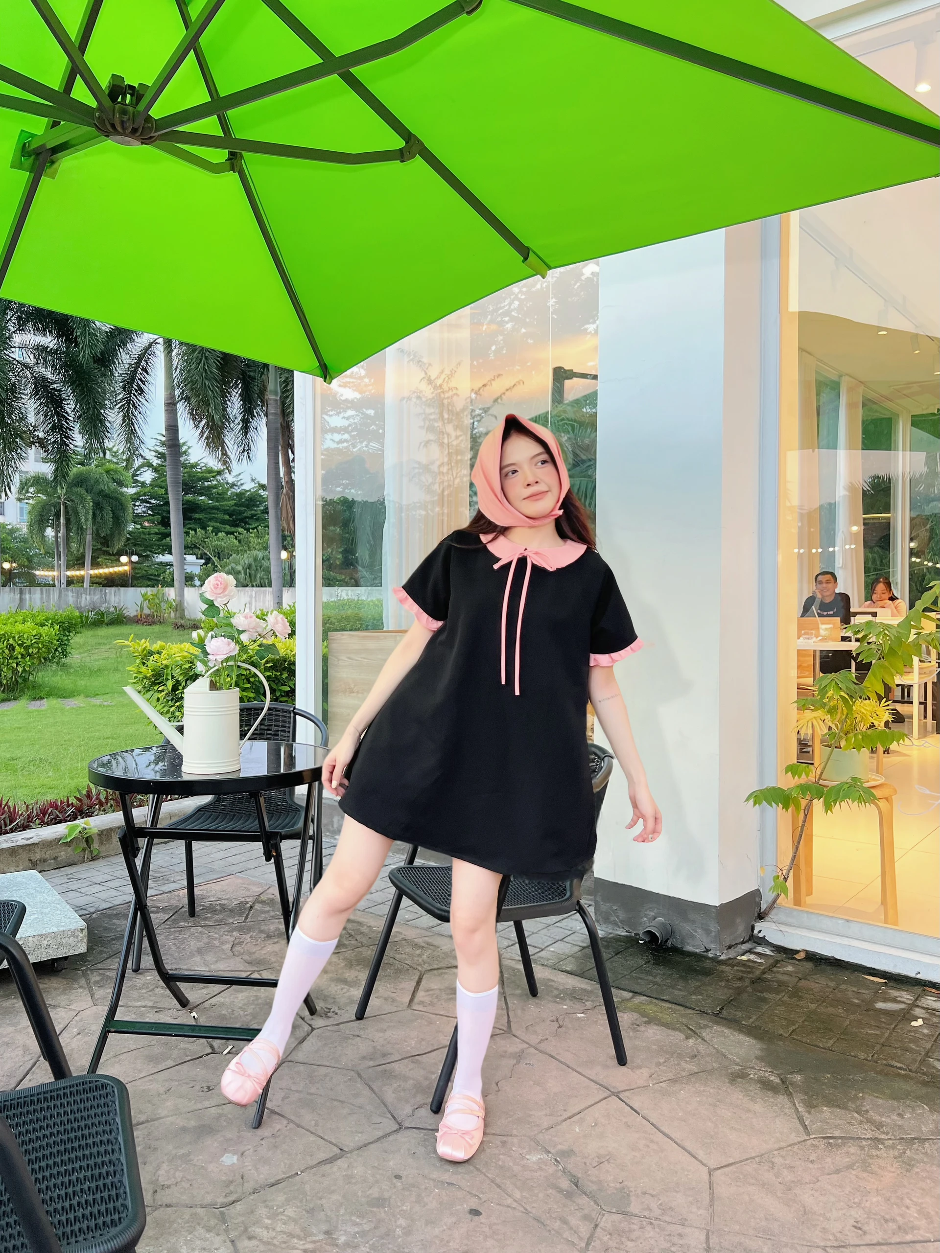 Đầm babydoll đen phối hồng bèo